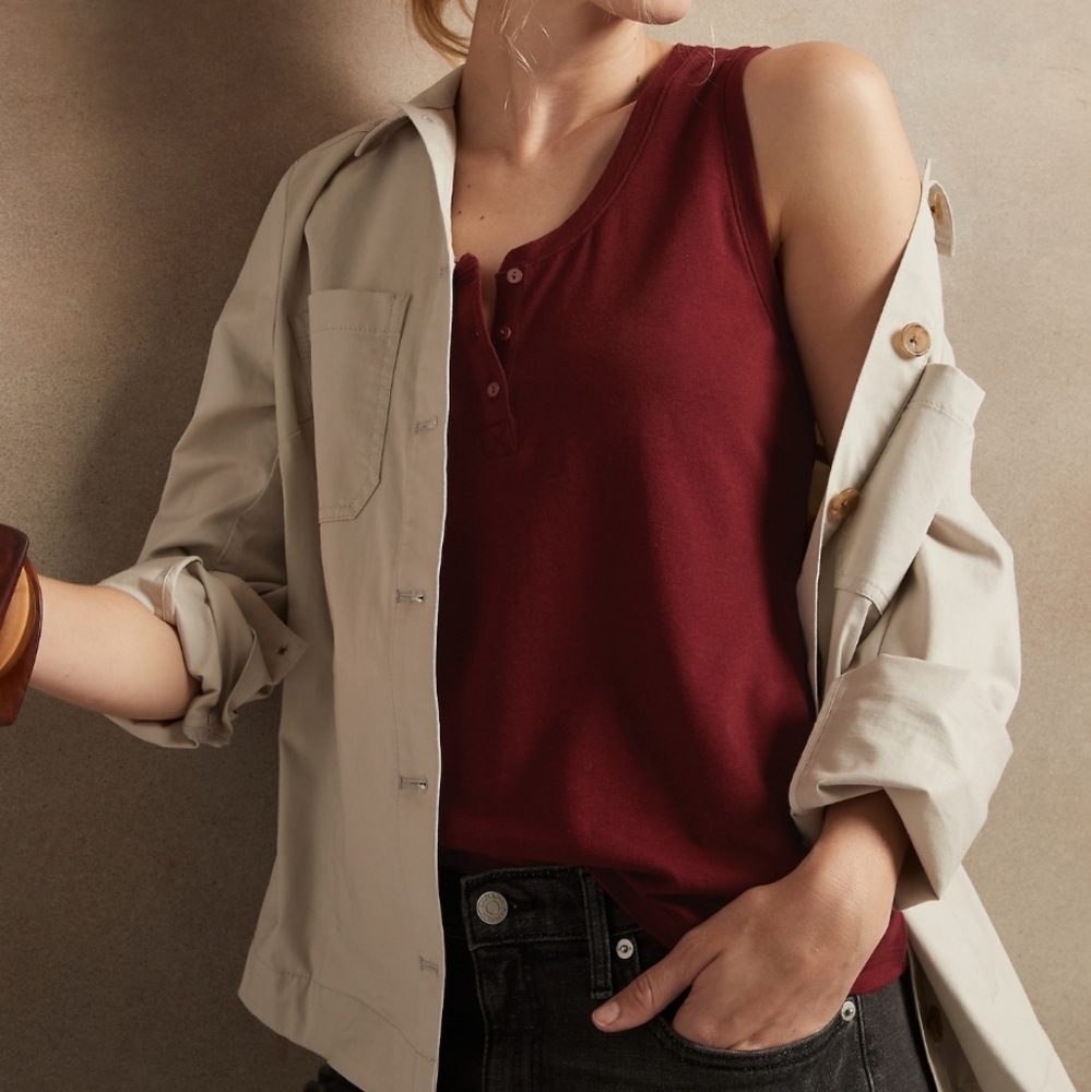 BANANA REPUBLIC SCOOP NECK TANK - Picture 2 of 3